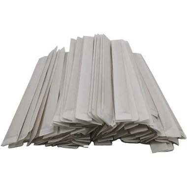 Mieszadła do kawy owinięte w papier
